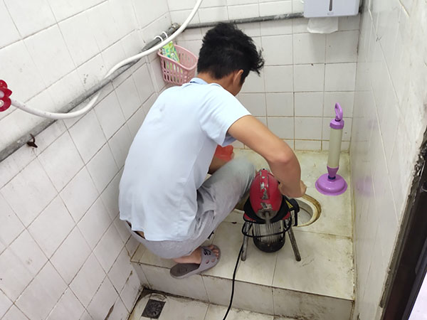万城镇肥皂掉到马桶里把马桶堵住了怎么办？马桶堵住了怎么办